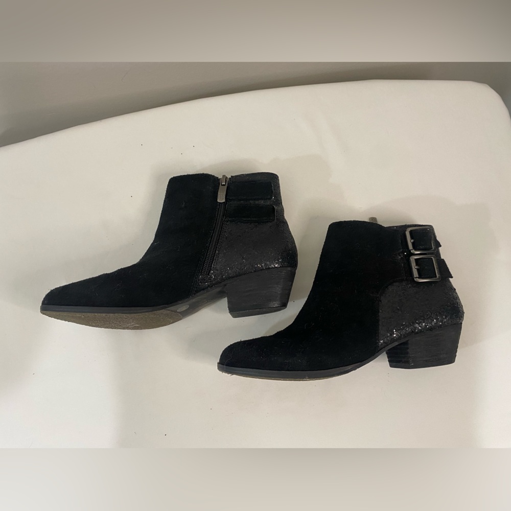 Vince Camuto Women's Size 7B/37 Madalline Black Glitter Suede Ankle Boot Buckle - Picture 8 of 11